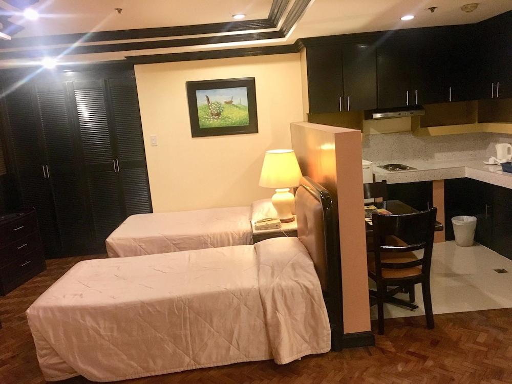 Lourdes Suites Makati City Екстер'єр фото