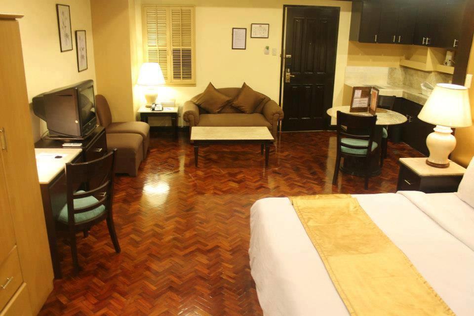 Lourdes Suites Makati City Екстер'єр фото