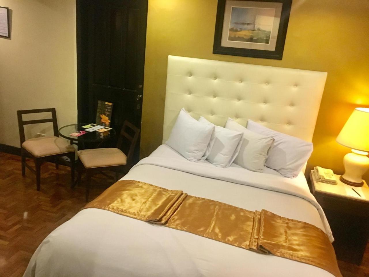 Lourdes Suites Makati City Екстер'єр фото
