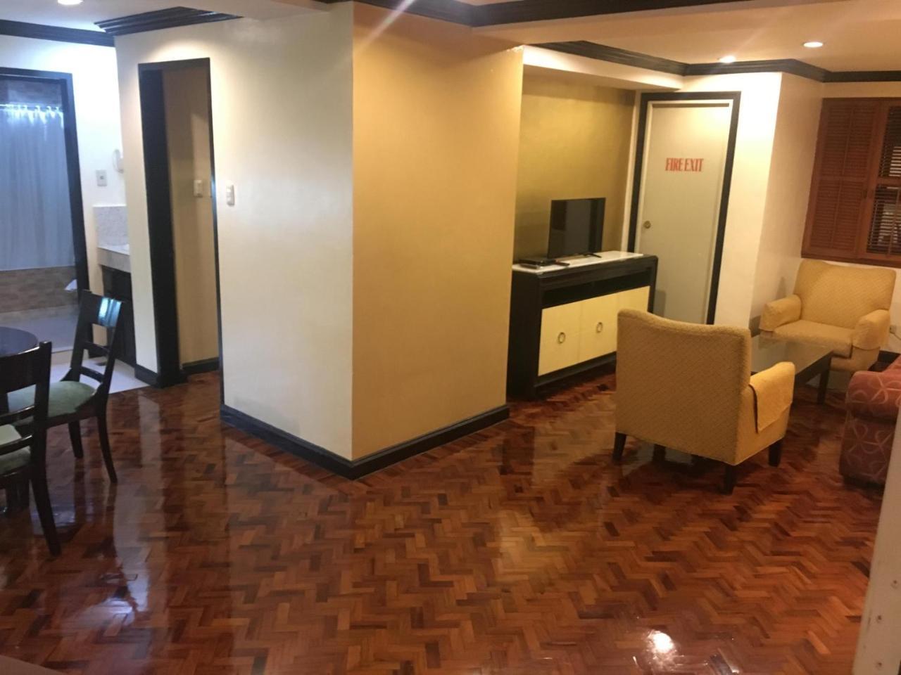 Lourdes Suites Makati City Екстер'єр фото