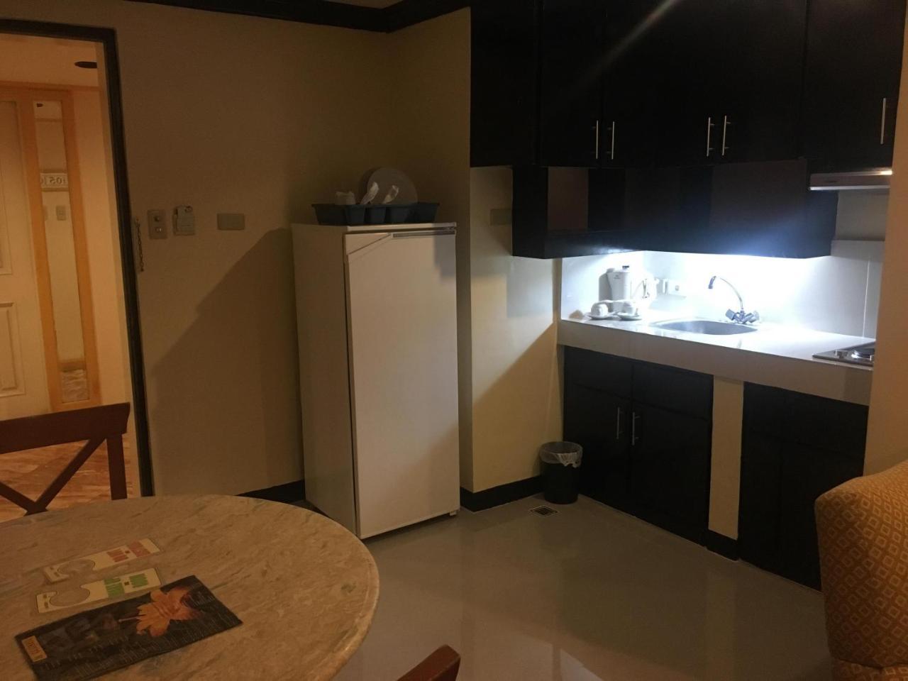 Lourdes Suites Makati City Екстер'єр фото