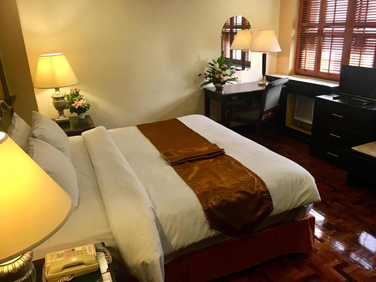 Lourdes Suites Makati City Екстер'єр фото