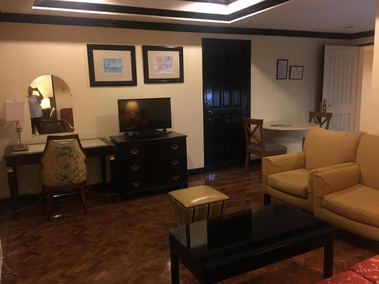 Lourdes Suites Makati City Екстер'єр фото