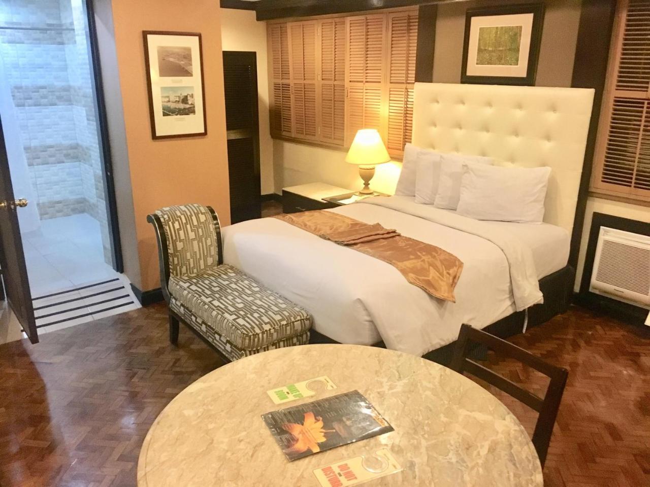 Lourdes Suites Makati City Екстер'єр фото