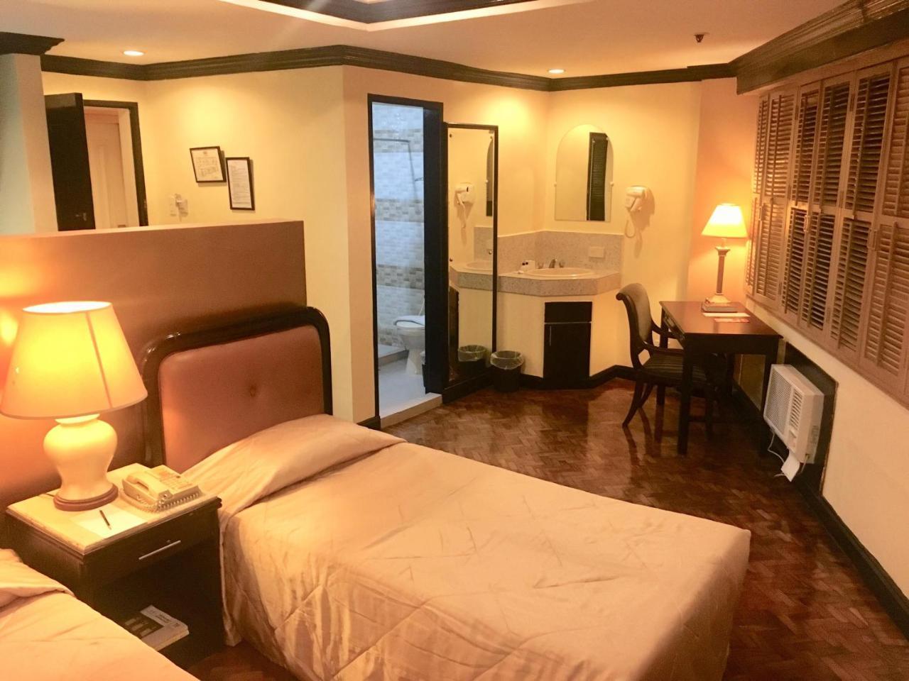 Lourdes Suites Makati City Екстер'єр фото