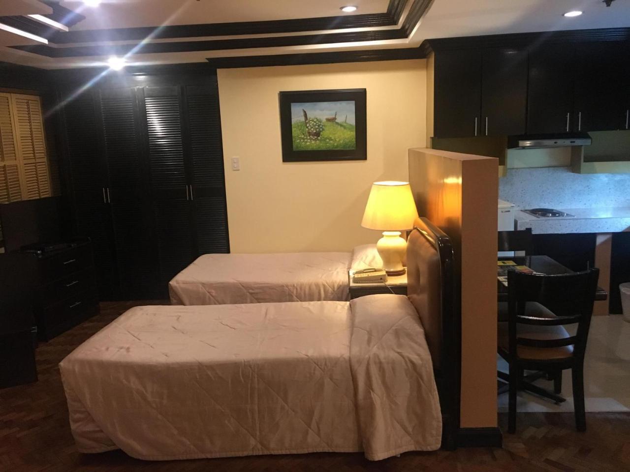 Lourdes Suites Makati City Екстер'єр фото