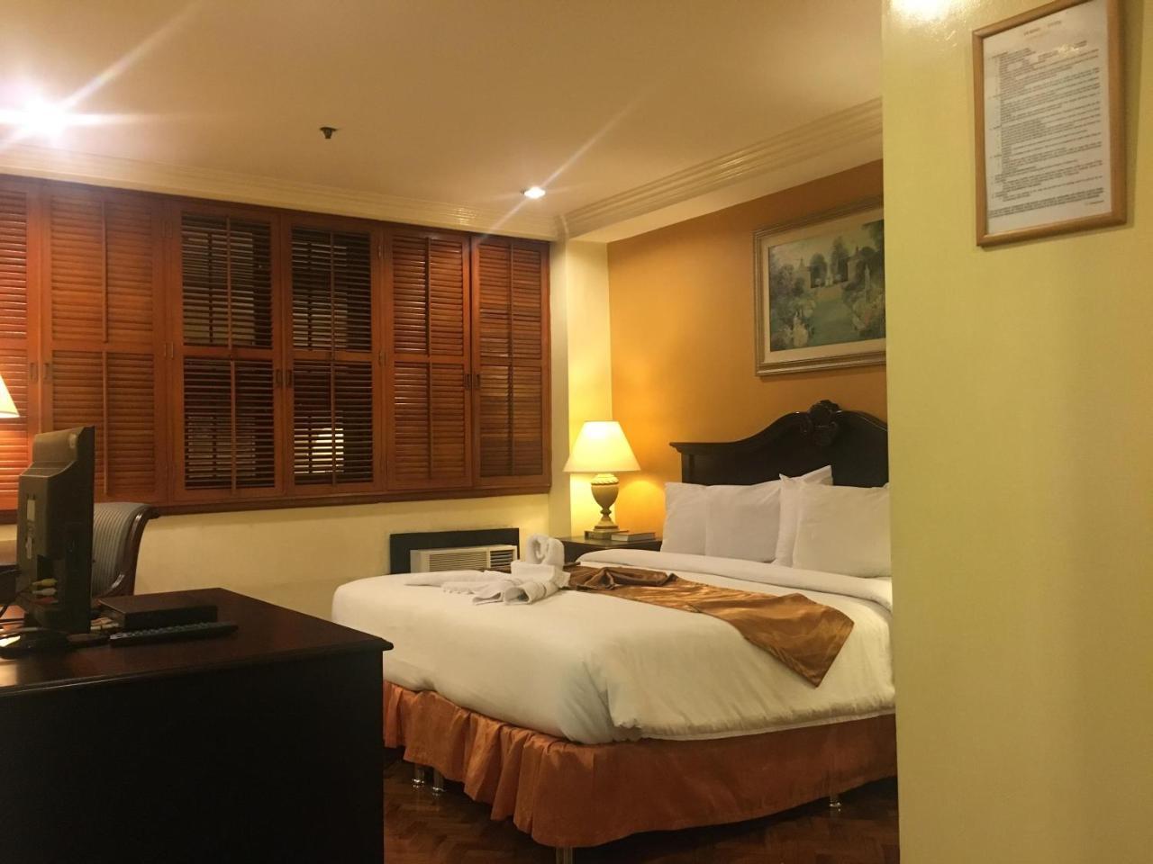 Lourdes Suites Makati City Екстер'єр фото