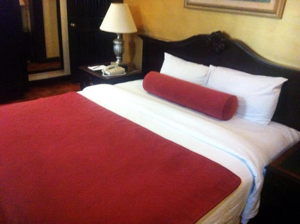 Lourdes Suites Makati City Екстер'єр фото